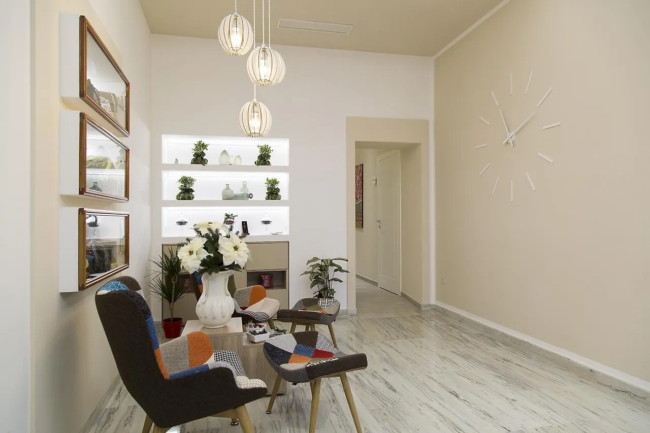 The Five Rooms Napoli Italien